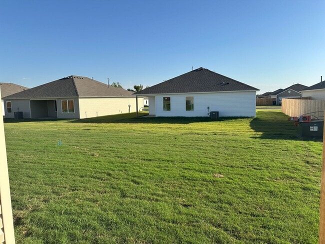 Foto del edificio - Brand-new 3 bedroom, 2 bath home located i...