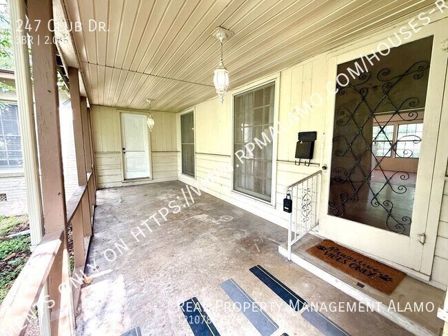 Building Photo - 247 Club Dr