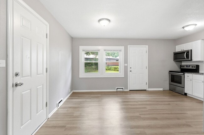 Foto del edificio - Don't Miss Out on This Charming 3 Bed, 1 Bath Home in South Kansas City!