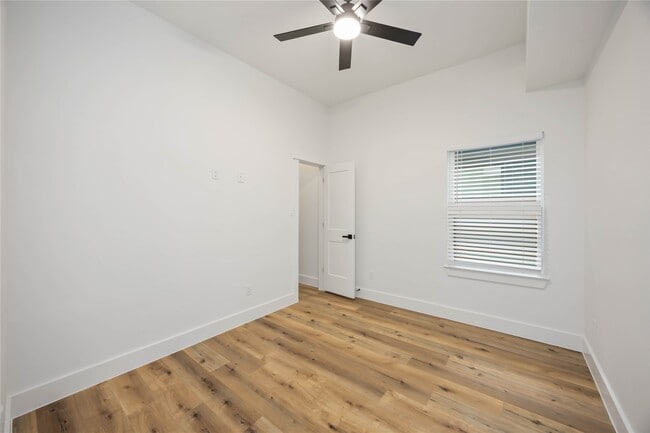Building Photo - 8013 Cora St