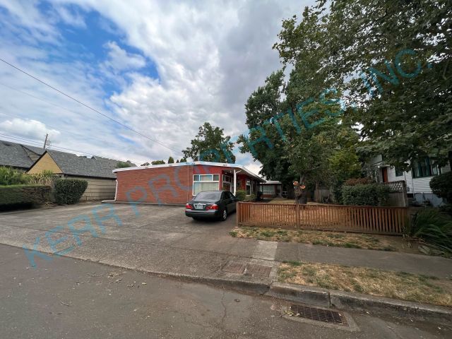 Foto principal - 3824 SE 51st Ave