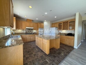 Building Photo - 1180 Pueblo Ct