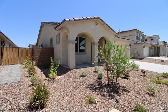 Building Photo - 5725 S Parkwood