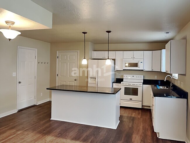 Building Photo - 267 S 590 W