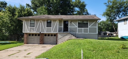 Building Photo - 216 SW Redwood Dr