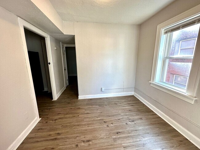 Foto del edificio - Pet Friendly - Completely Renovated 2nd Fl...