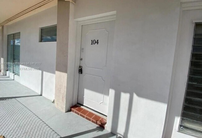 Foto del edificio - 1600 NE 114th St