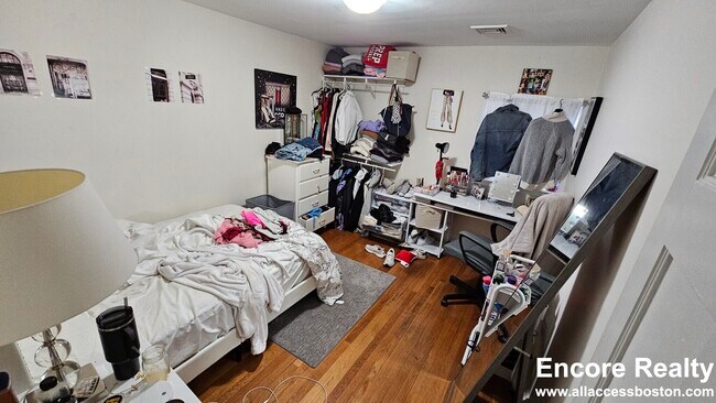 Foto del edificio - 44 Greycliff Rd