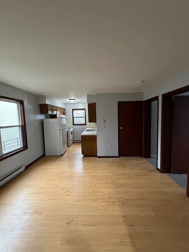 Building Photo - 352 S 6th St