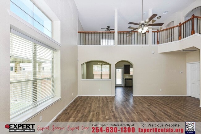 Building Photo - 5805 Stonehaven Dr