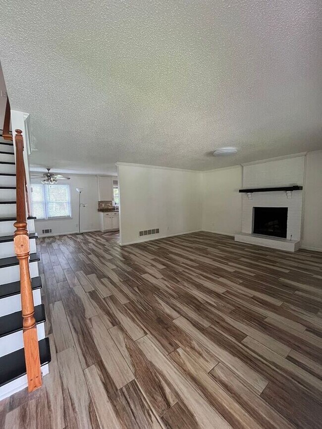 Building Photo - 110 Hayfield Way