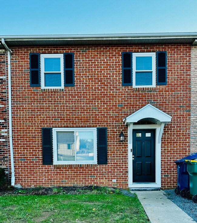 Front of house - 2016 Hale Ct