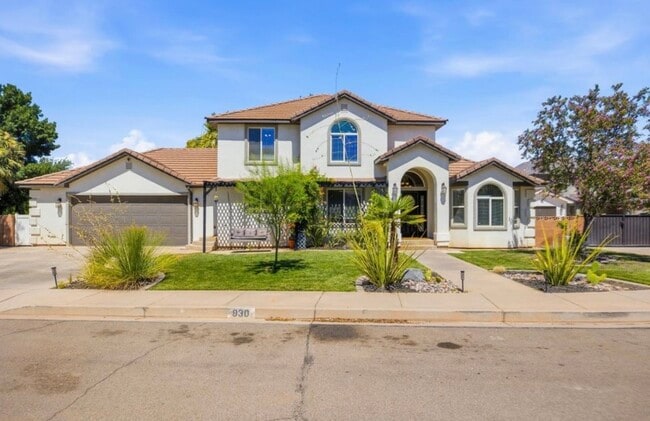 Building Photo - 930 S Indian Cir