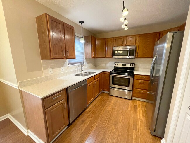 Building Photo - 108 Castle Creek Dr