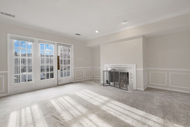 Building Photo - 742 7th St SE