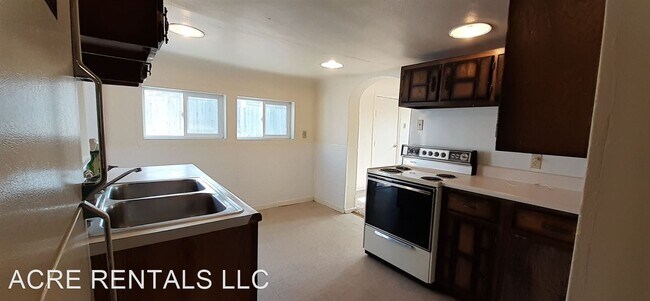 Building Photo - 2 br, 1 bath House - 933 N Kimball