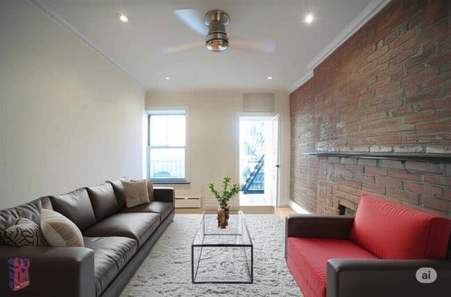 Building Photo - 566 Hudson St