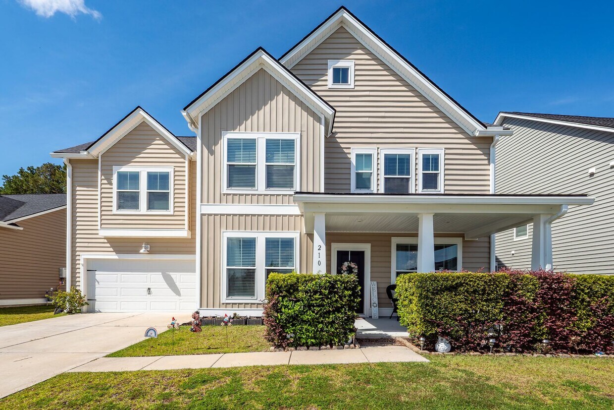 Foto principal - 4 Bedroom, 3.5 Bathroom Home in Summers Co...