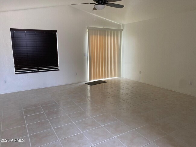 Foto del edificio - 861 E Glenmere Dr