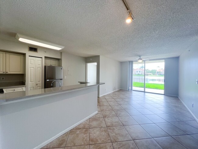 Building Photo - 1265 Wildwood Lakes Blvd