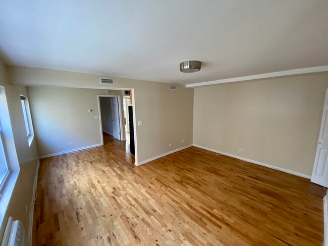 Building Photo - 1842 S Fairfield Ave