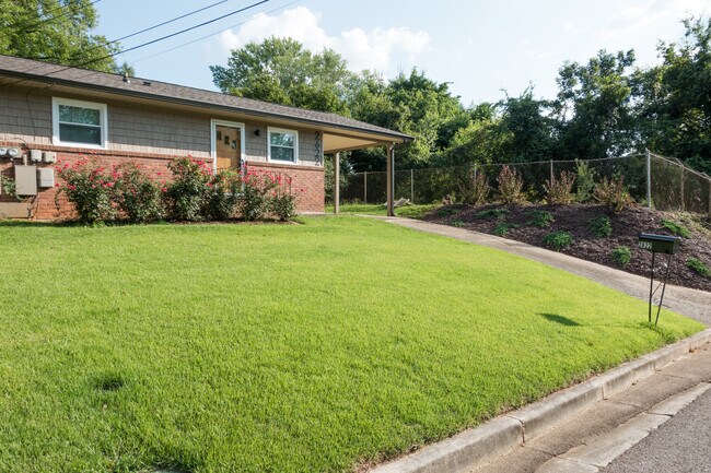 Foto del edificio - 2622 Emoriland Blvd