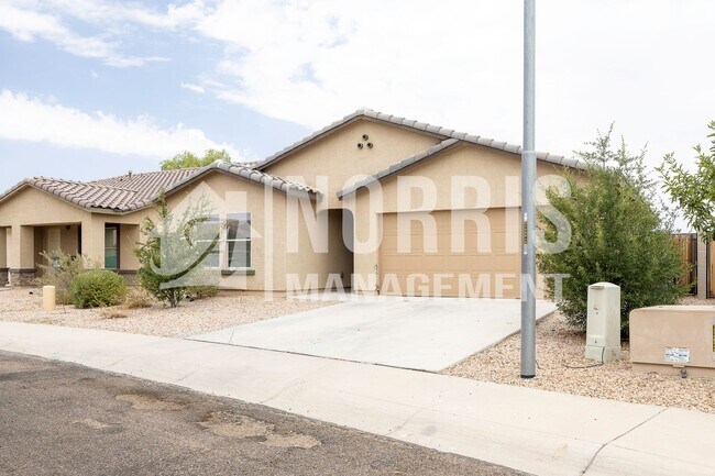 Foto del edificio - Beautiful Home, Perfect Location and Price