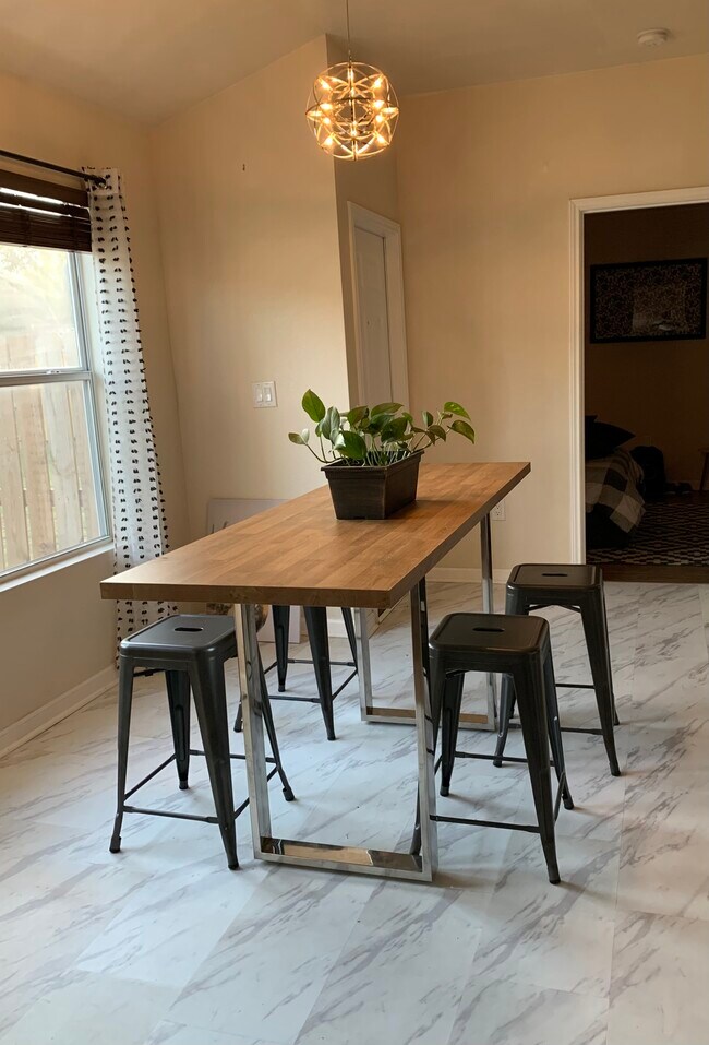 Foto del edificio - 15323 Kamary Ln