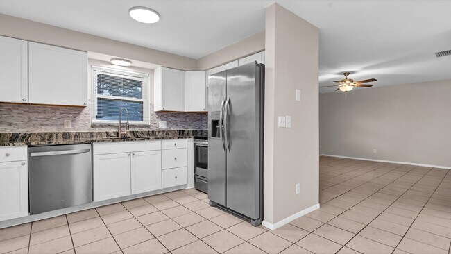 Foto del edificio - 2545 Hillsdale Ave