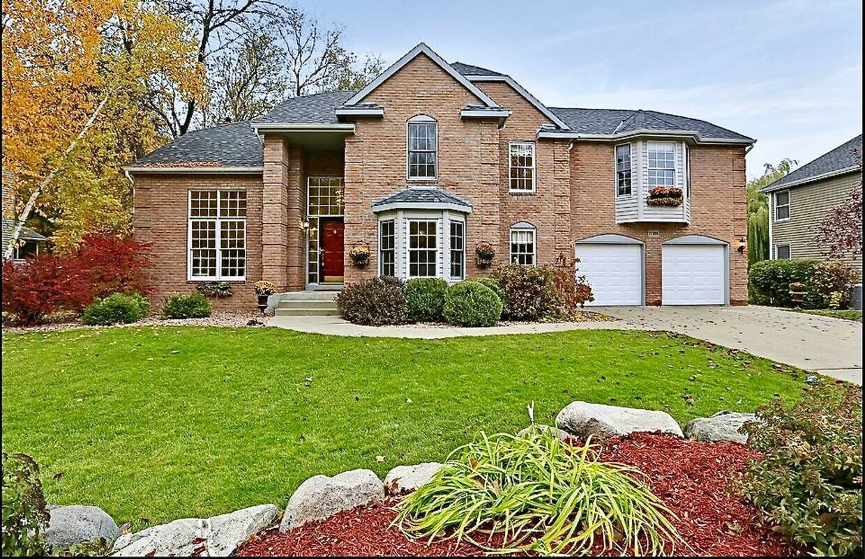 Primary Photo - Lovely 5BR, 4BA Home on a Quiet, Tree-Line...