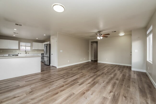 Building Photo - 523 Roberta Alecia Ave