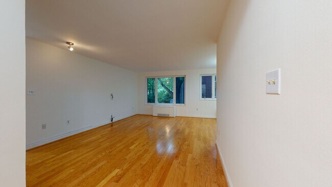 Foto del edificio - 2400 41st St NW