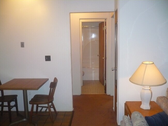 Foto del edificio - 1317 Wilmot St