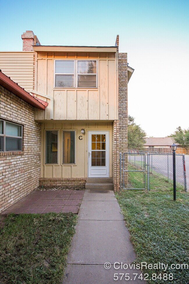 Front of Condo - 809 Laurelwood Dr