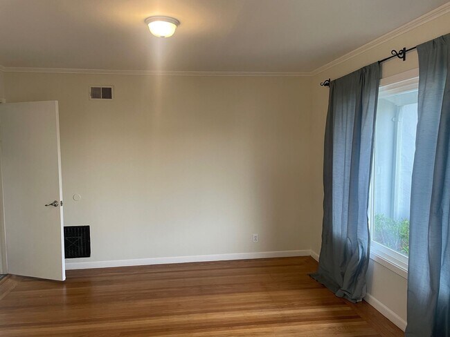 Building Photo - Gorgeous Millbrae Home 2 bed 1 bath