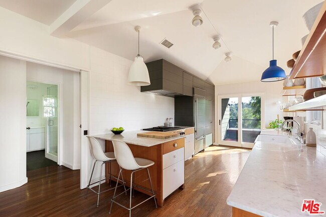 Foto del edificio - 2455 Ivanhoe Dr