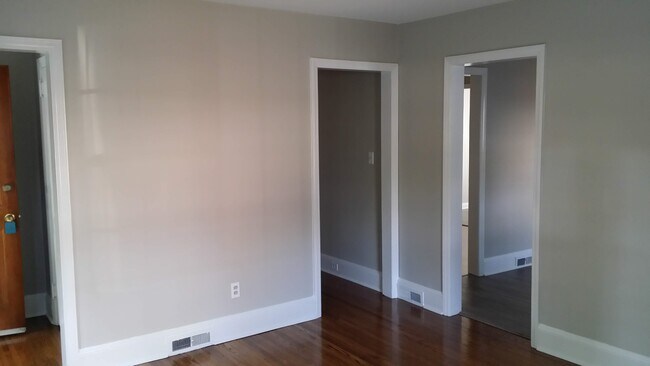 Building Photo - 1709 Merry Oaks Rd