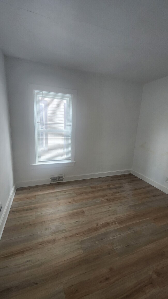 Foto del edificio - 123 Maple Ave