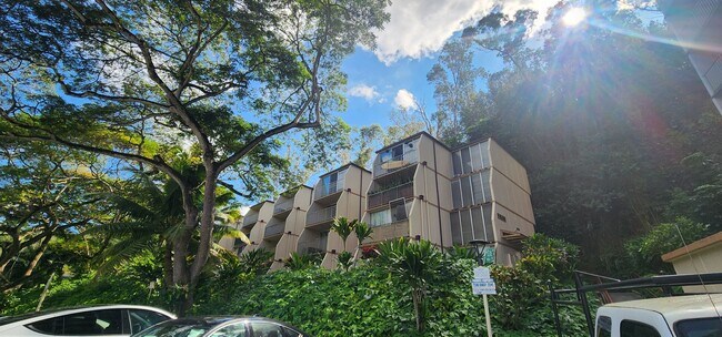 Building Photo - Cathedral Point Mililani