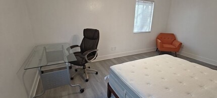 Building Photo - 6519 W Newberry Rd