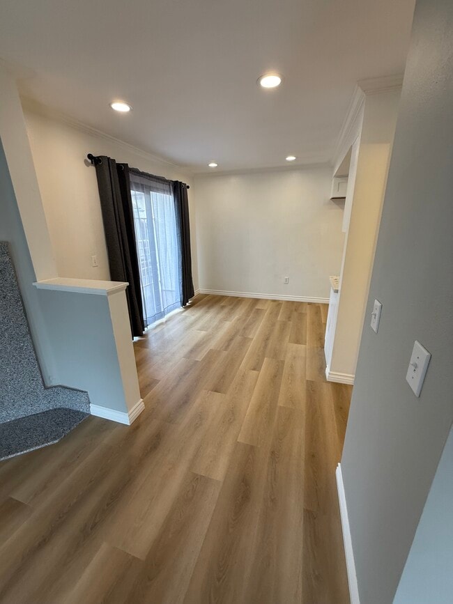 Building Photo - 324 Fischer St