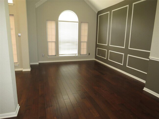 Building Photo - 4008 Sable Oaks Dr