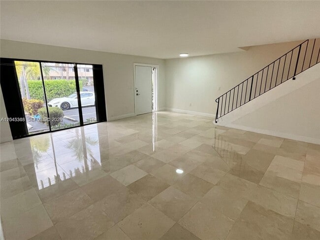Foto del edificio - 3756 NE 166th St