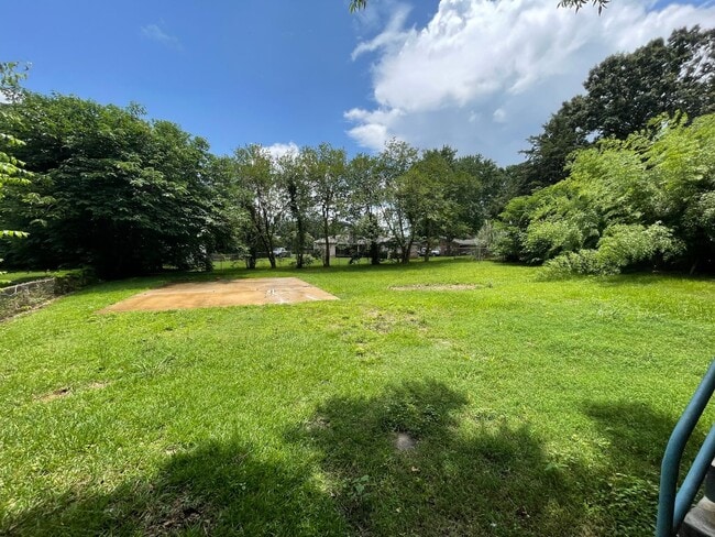 Building Photo - ** 3 Bed 2 Bath home in Forest Hills ** Ca...