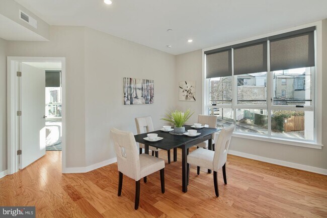 Foto del edificio - 1734 Ridge Ave