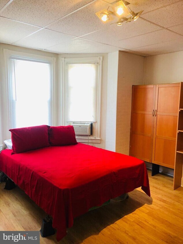 Foto principal - 1716 W Erie Ave