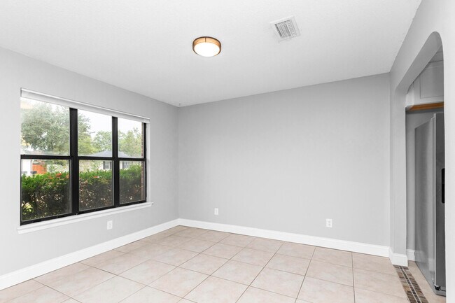 Building Photo - 846 Boulevard De L'Orleans