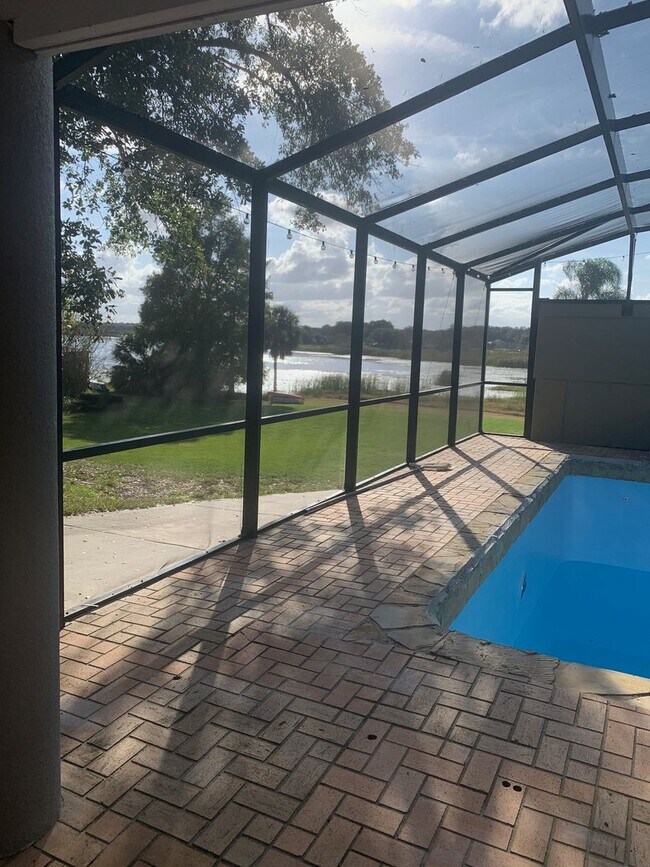 Building Photo - Lakefront Pool Home
