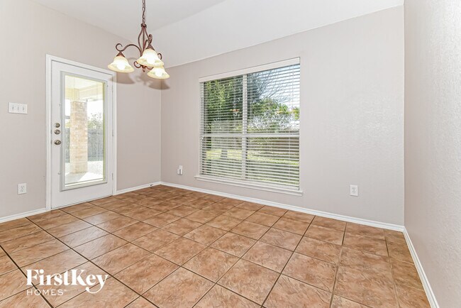 Building Photo - 2103 Cardinal Dr