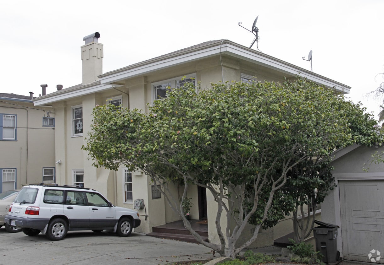 Building Photo - 841 Walker Ave